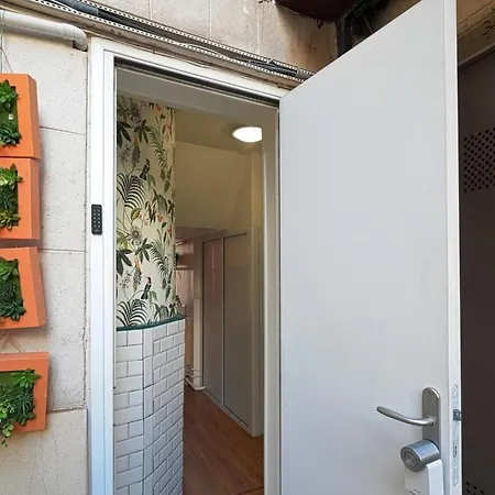 Apartment Updated In The Heart Of The Bustling Le Marais District *